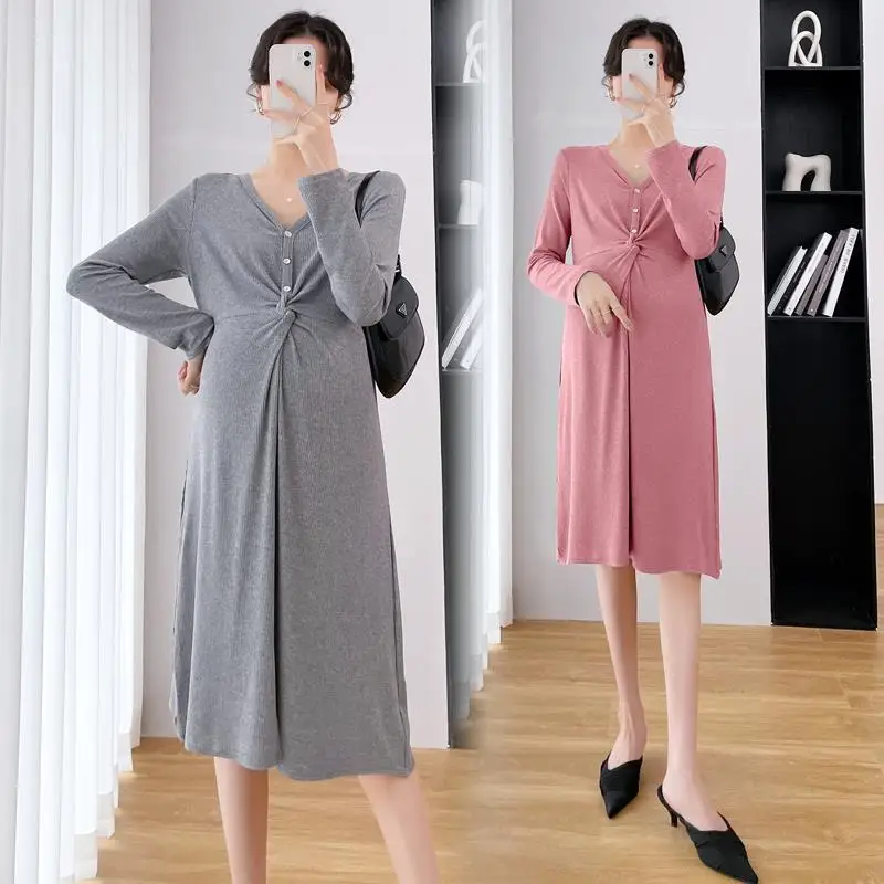 

Платье для беременных с длинным рукавом и V-образным вырезом