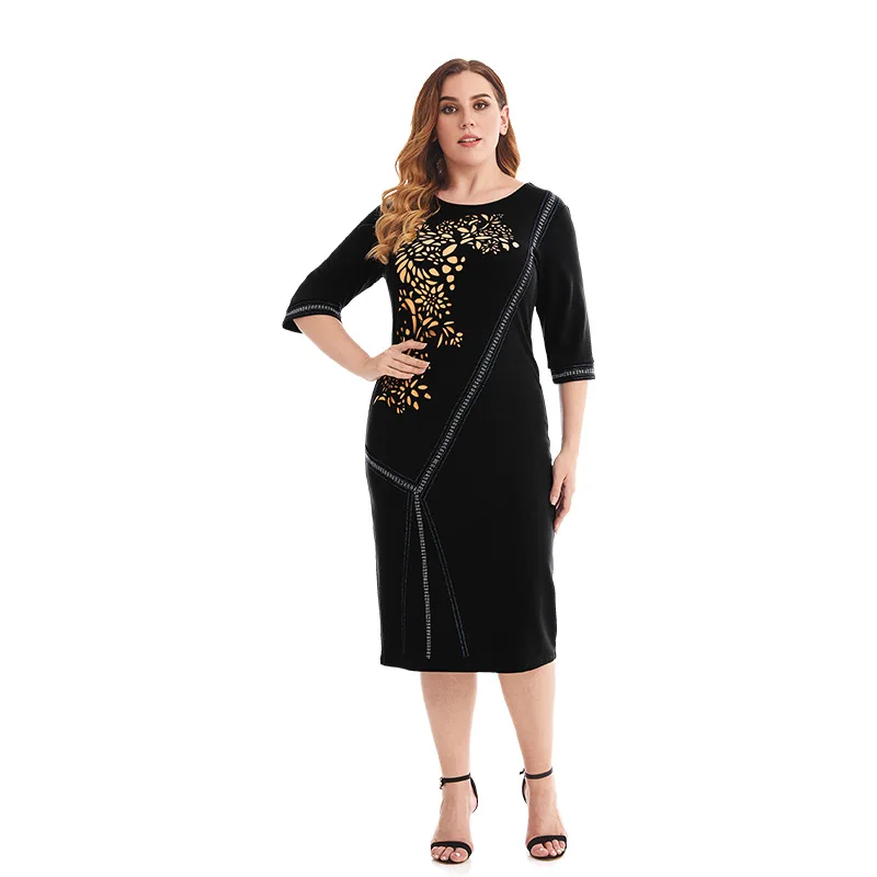 

Женское облегающее платье с цветочной вышивкой и круглым вырезом