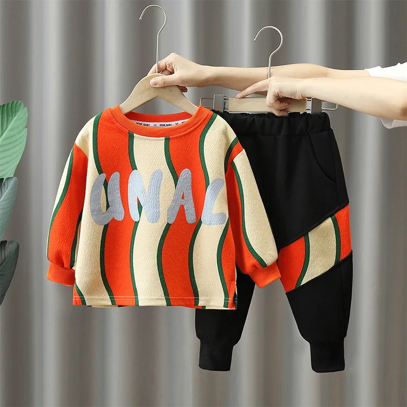 

Осенний комплект со свитером для мальчиков, новинка 2023 года, детская одежда осеннее пальто + брюки Детский костюм из двух предметов