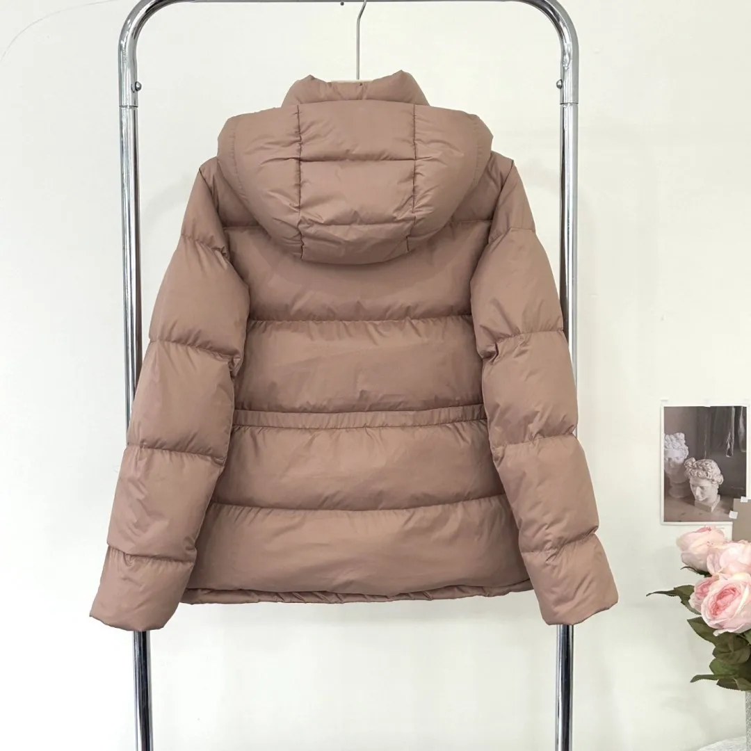 Рисунок 2 - Женские пуховики Lululems с капюшоном в виде облака