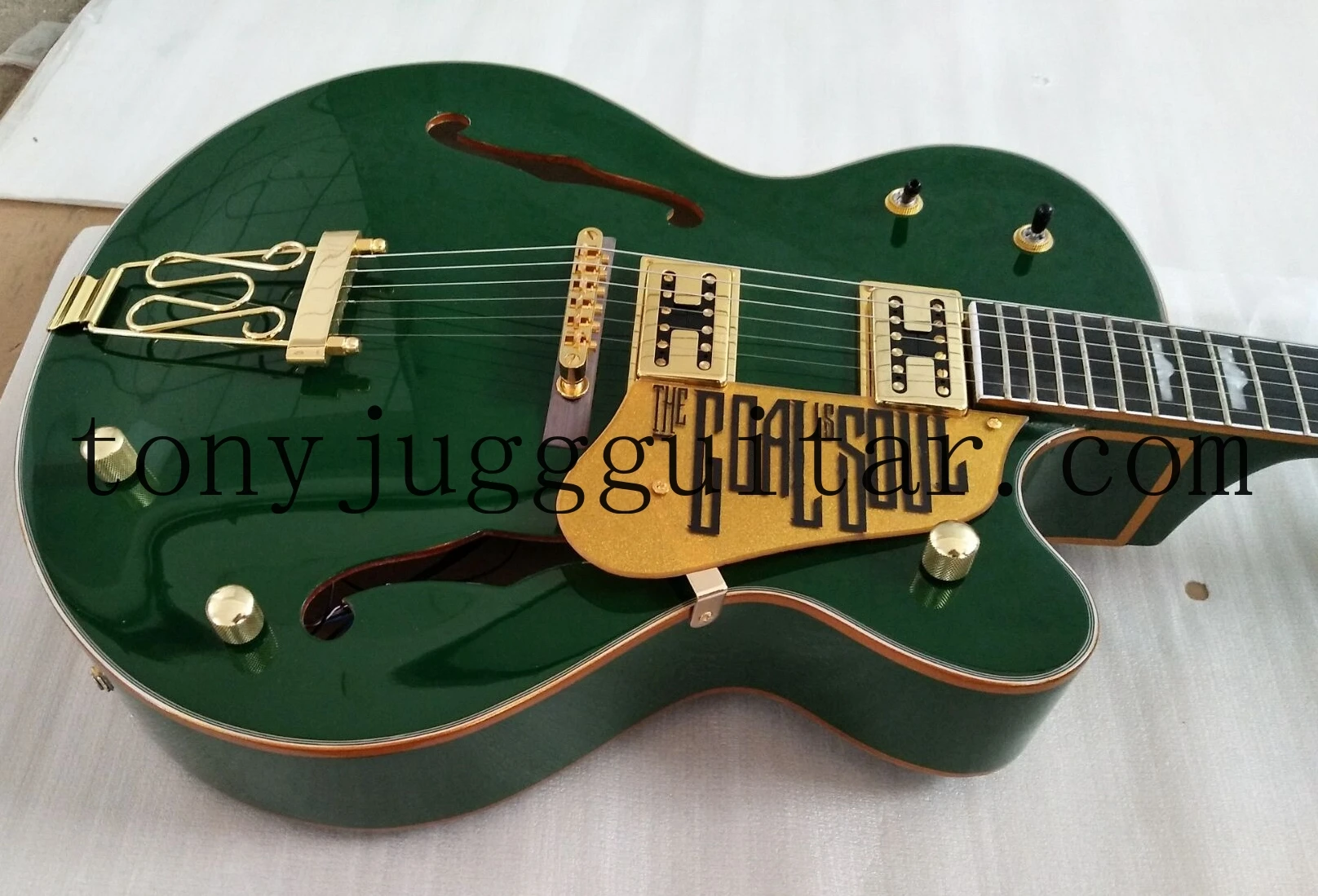 

Rhxflame G6136I BONO Irish Falcon Soul Green Hollow Body Jazz Guitar Imperial Tuners, Gold Sparkle Binding, GoalSoul Pickguard