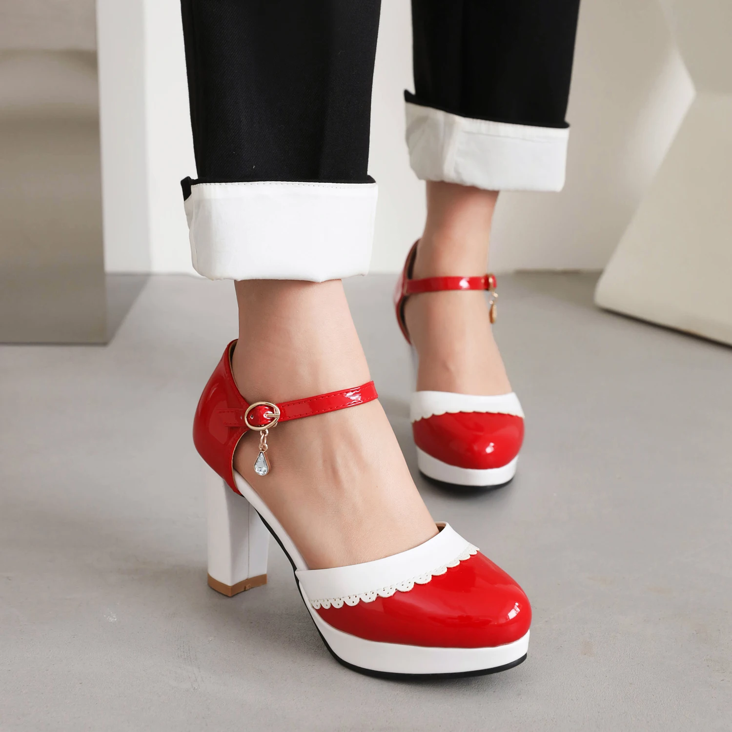 

Туфли-лодочки женские из лакированной кожи, на толстой подошве, вечерние кий каблук, ремешок с пряжкой и кристаллами, вечерняя Обувь, разные ...