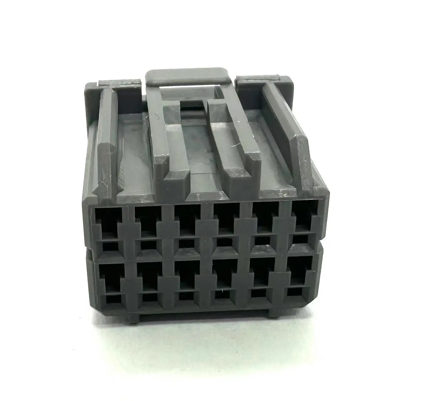 

Automobile harness connector 76-hole plug pair 174913-6 with terminal 12 holes