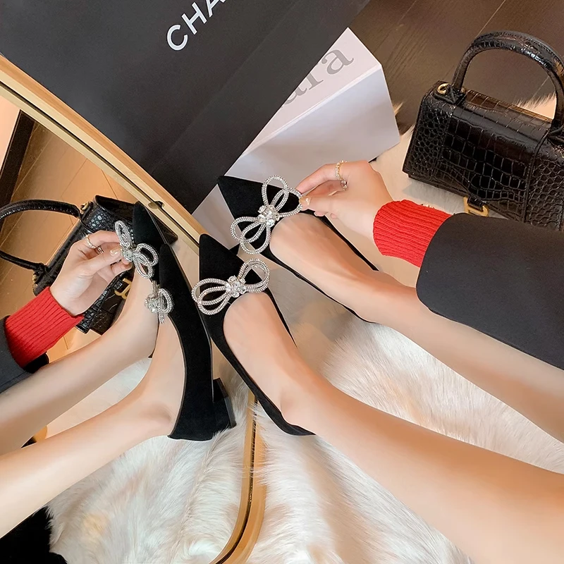 

Женские туфли с бантом и кристаллами, повседневная женская обувь на мягкой подошве, женская обувь с острым носком на низком каблуке