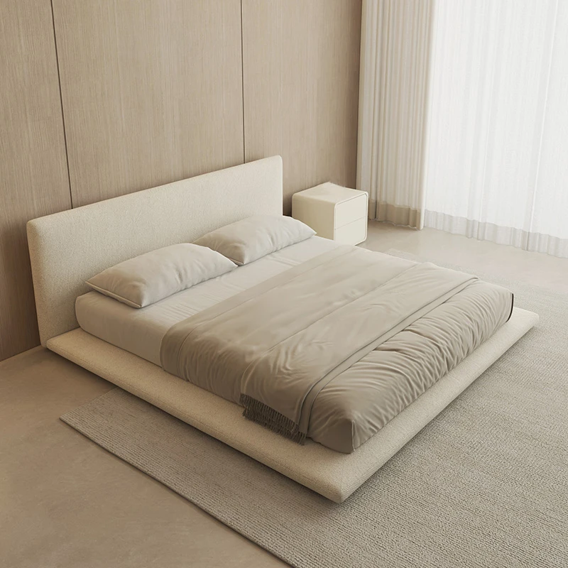 Кровать кремовая. Кровать тканевая. Напольная кровать. Белая кремовая кровать.