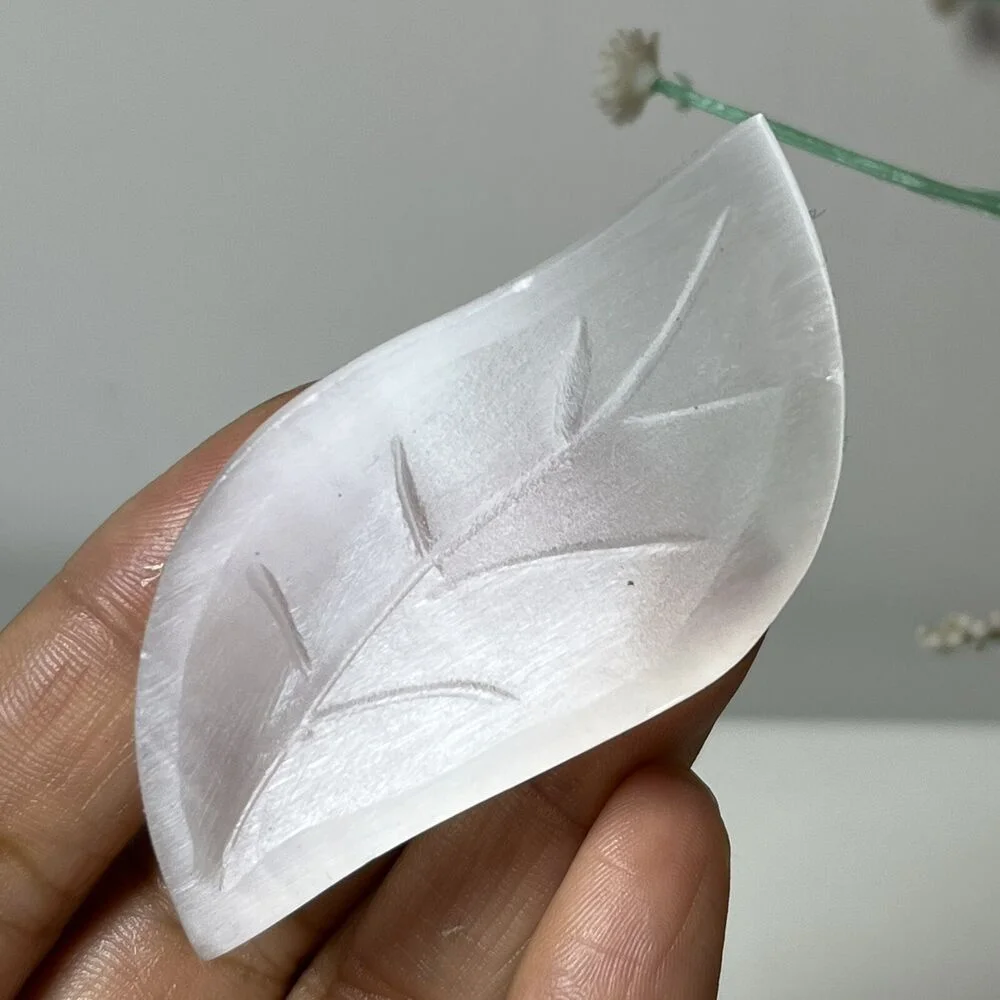 

Хрустальная чаша из селенита