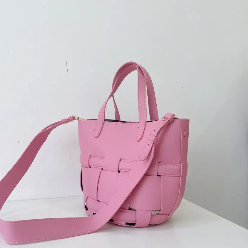 

Новинка 2023, женская сумка, плетеная Сумка-ведро, с вырезами, сумка через плечо Macaroon, роскошная сумка-тоут в Корейском стиле