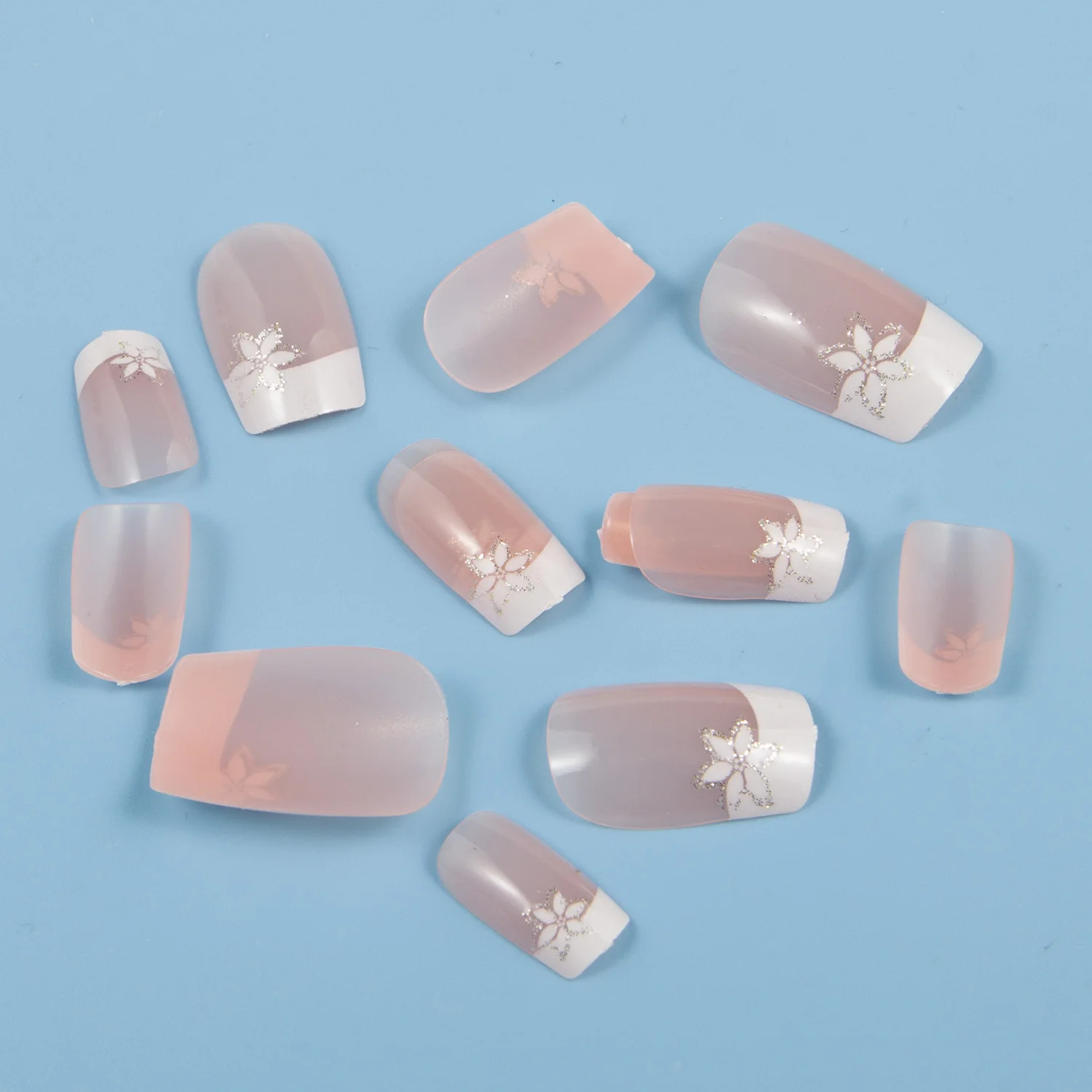 Получите низкую среднюю цену приобретая накладные ногти оптом 24 шт./корт. Полное