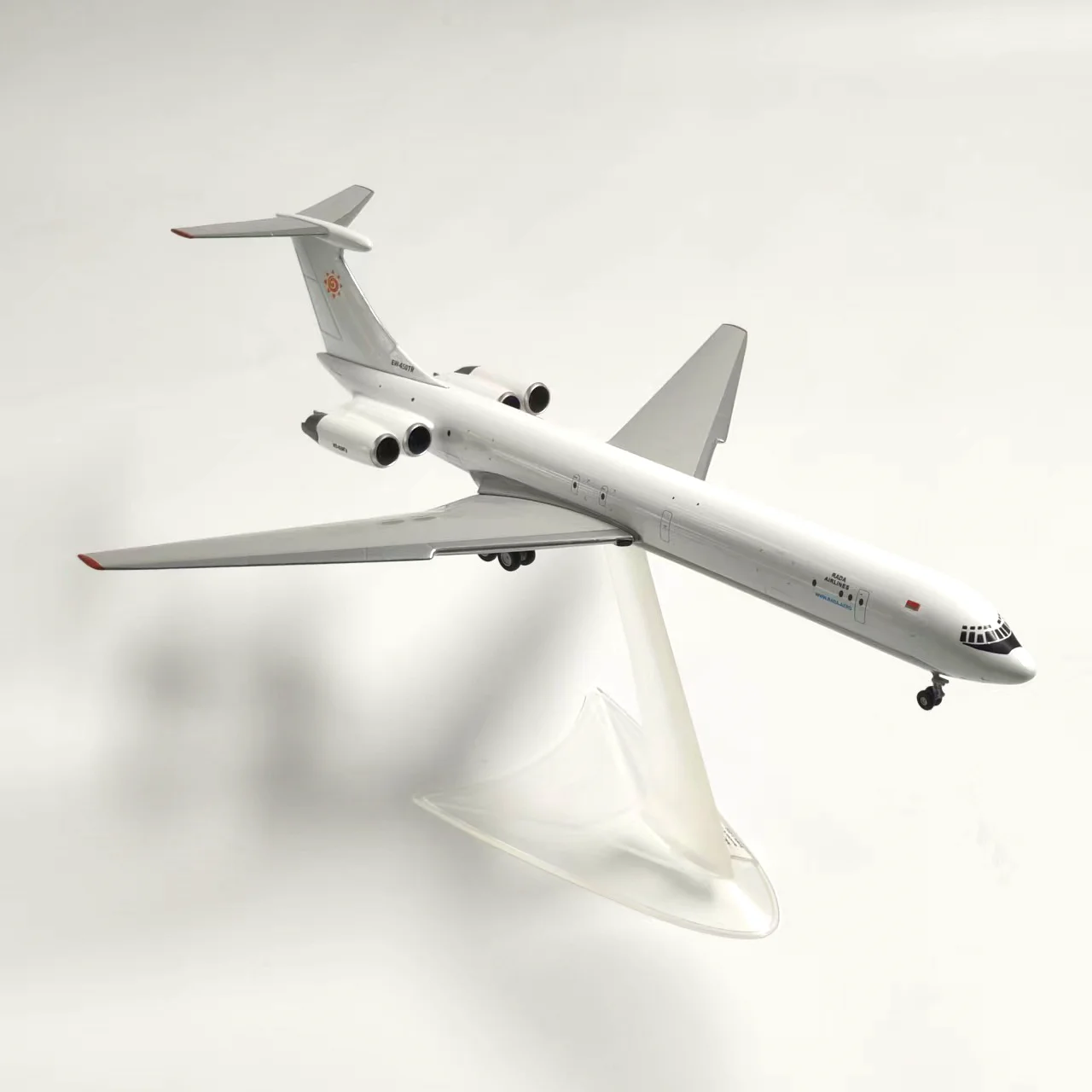 Фото Металлическая модель самолета Herpa 62MF 571715 в масштабе 1:200 №3