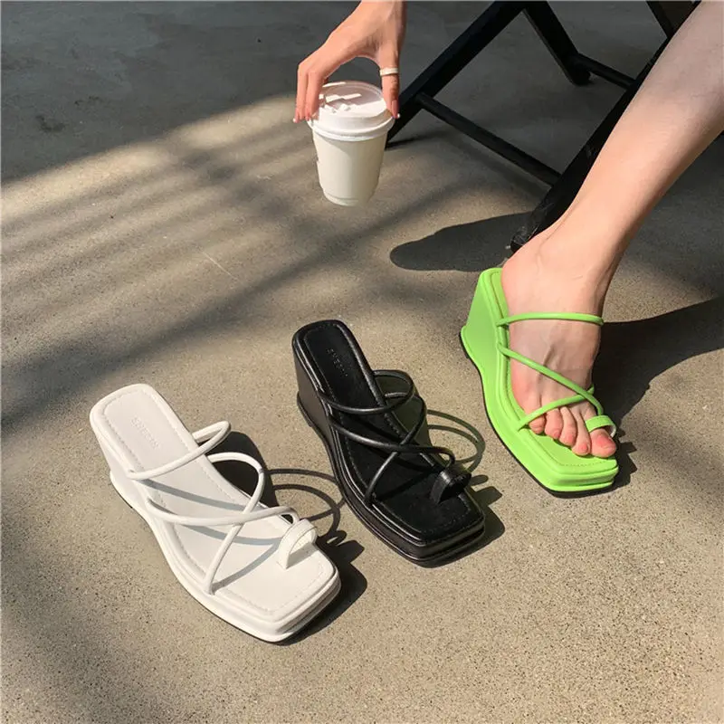 

Outer Wear Sandals Slippers Female comfortable Fashion Wild Increase Flip Flops Non-slip Beach Sandals and Slippers In Stock2022