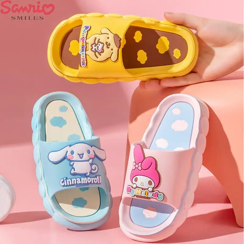 

Новинка 2023, симпатичные детские тапочки Sanrio с аниме Hello Kitty Cinnamoroll Kuromi Y2K, милые Мультяшные Детские Подарочные Нескользящие мягкие туфли для дома