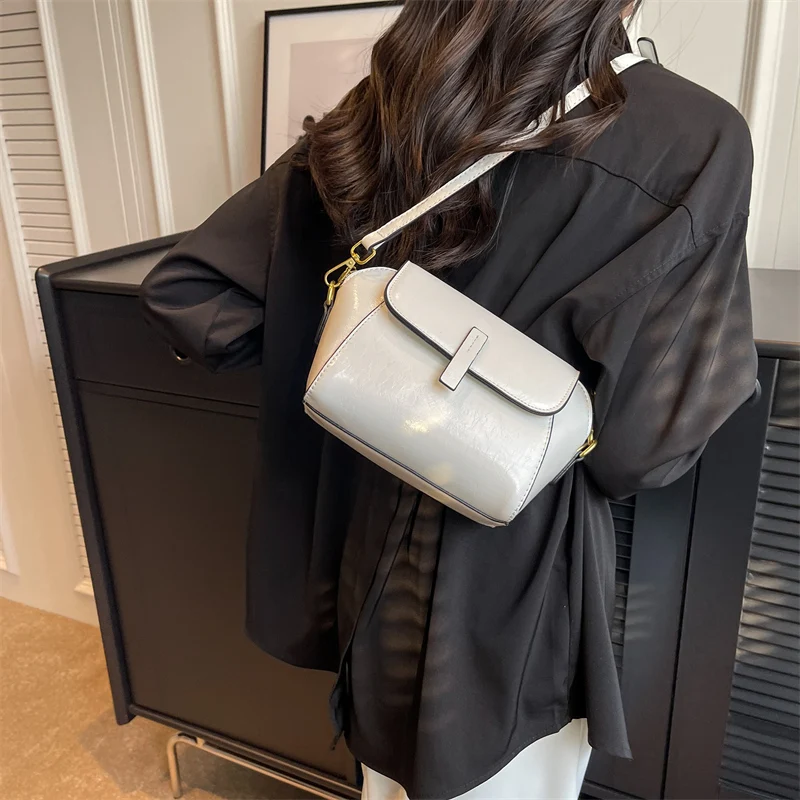 JinMantang PU Leather Shell Bagsfor Women 2023 Spring Trend Retro Handbags and Purses Cute Solid Color Small Crossbody Bag