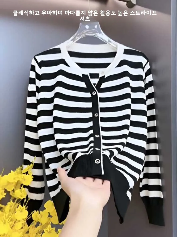 Вязаный кардиган в черно-белую полоску с v-образным вырезом для женщин новинка 2024