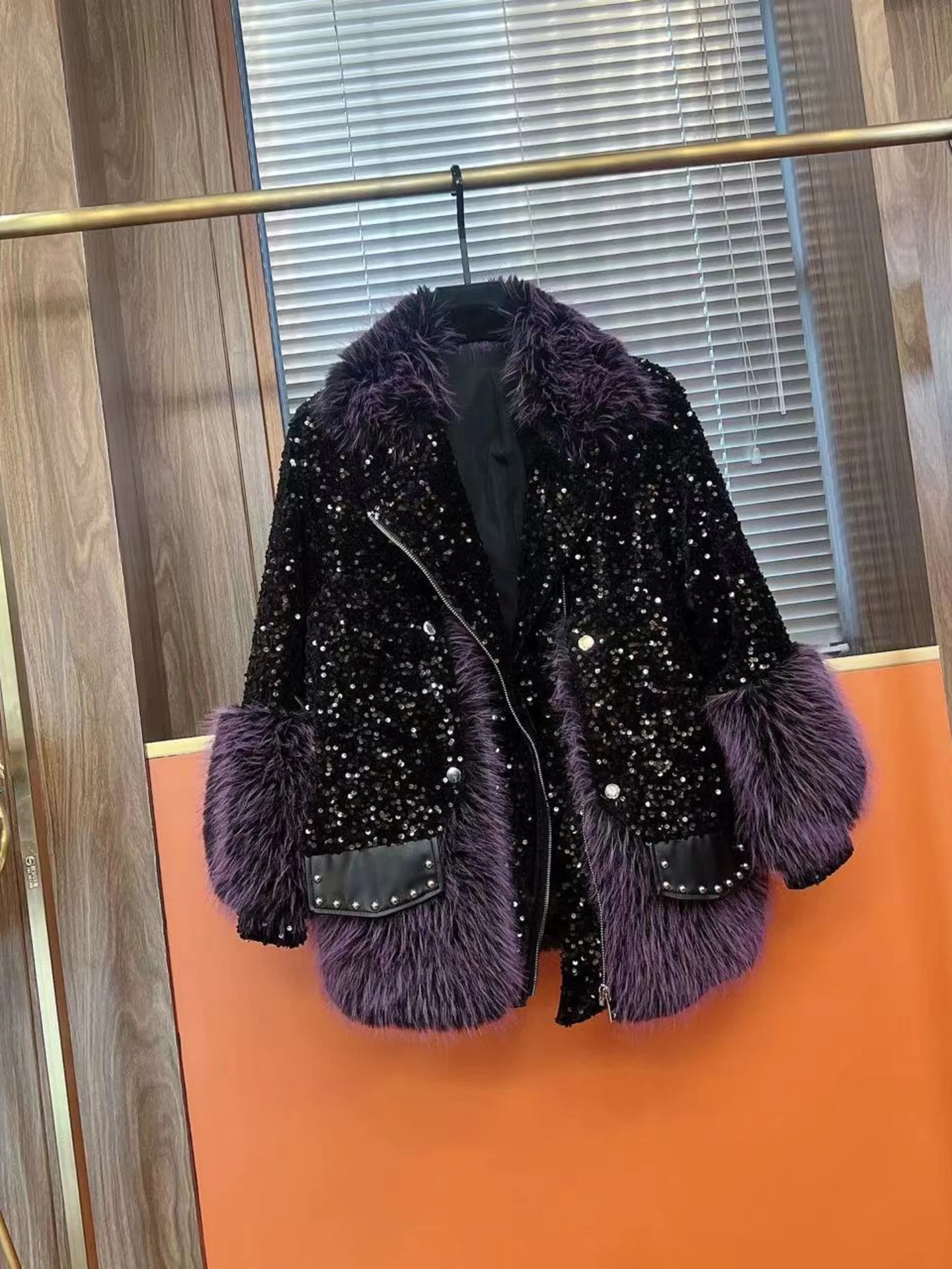 Female 2022 Winter New Elegant High Street Embroidery Sequins Stitching Toka Coat Women's Fashion Trendy Patchwork Fur Jacket