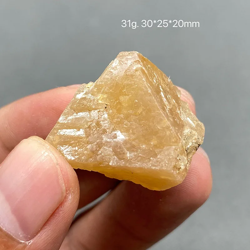 Подвеска из бисера и акрила