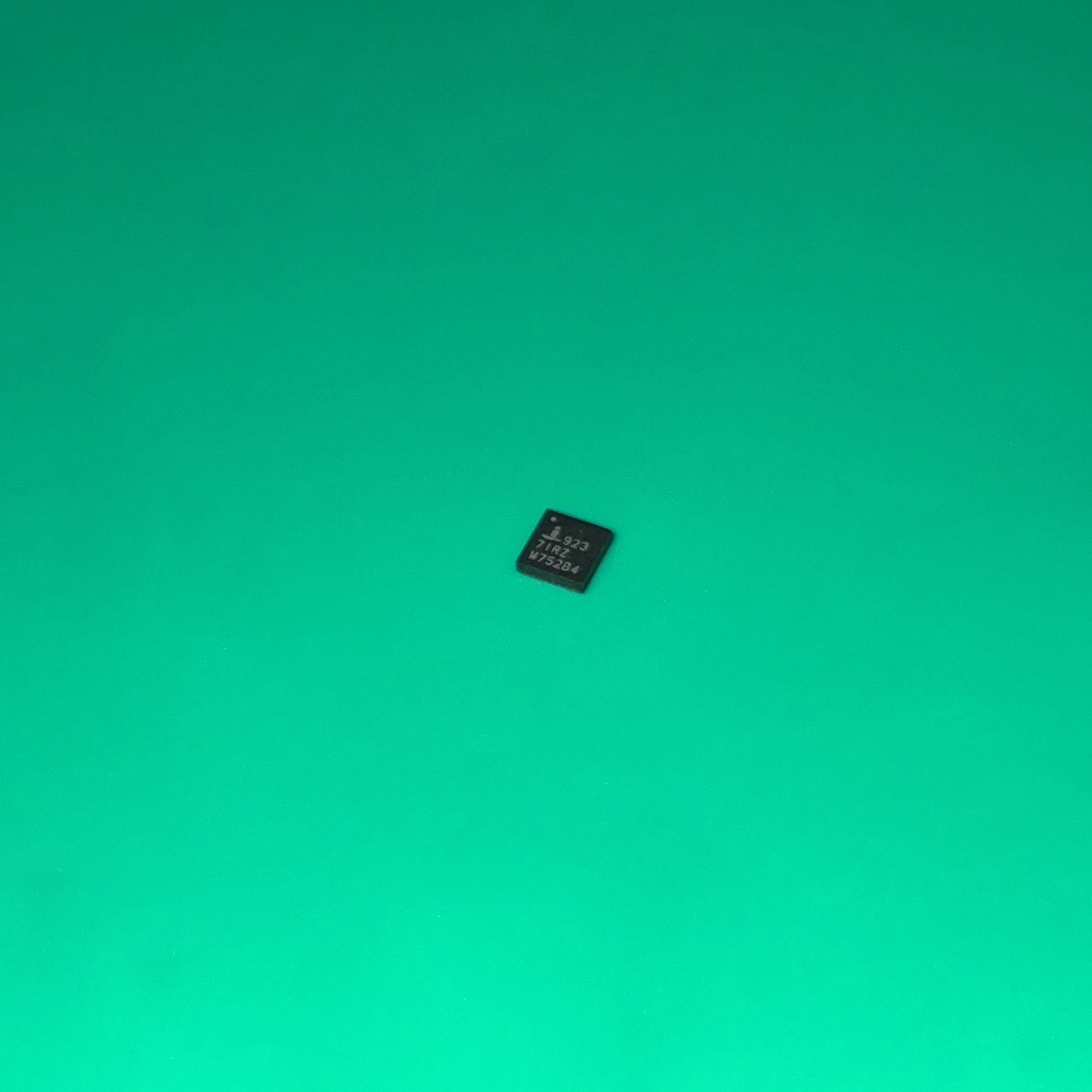 ISL9237IRZ QFN32 9237IRZ 923 7IRZ 9237 ISL9237IRZR5700 БЛОК/БУСТА БЛОКНОТ ЗАРЯДЬ АККУМУЛЯТОРА I92371RZ 71RZ