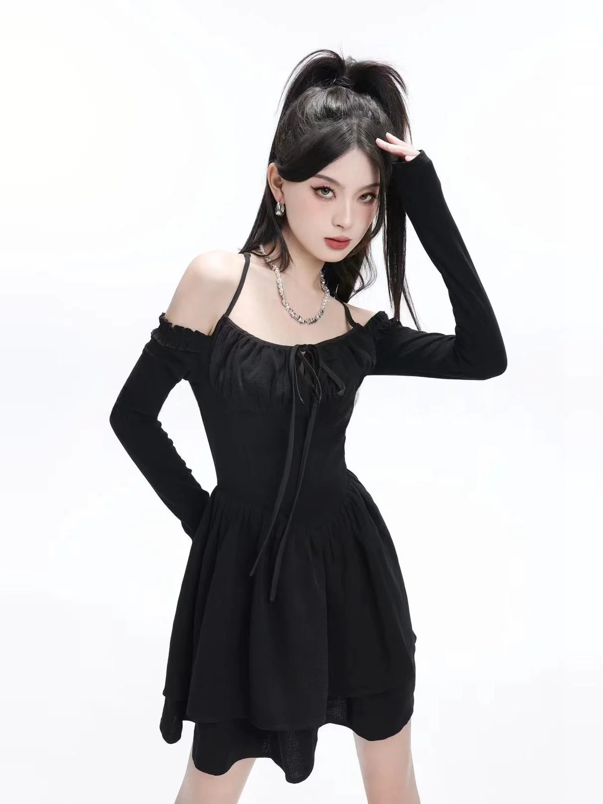 Черное облегающее платье Другой |