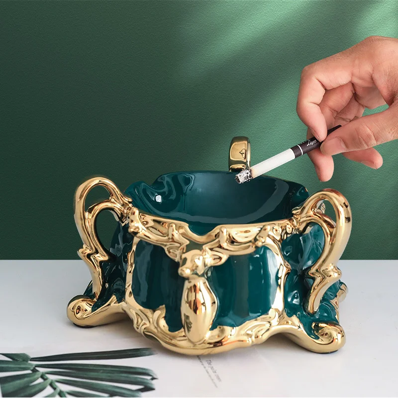 

Light luxury high-grade household creative ceramic ashtray with cover anti fly ash Nordic personality trend atmosphere simple