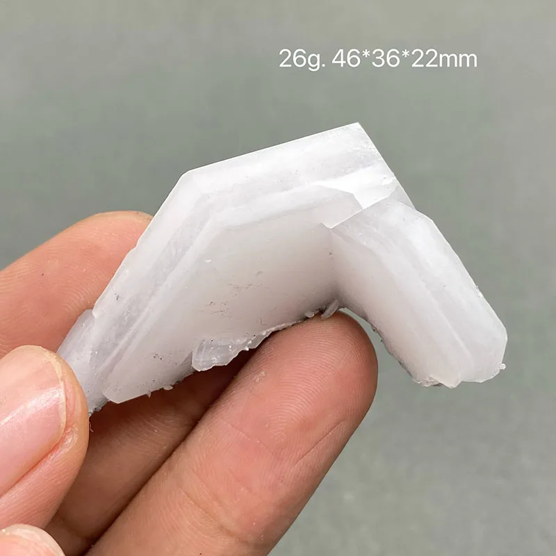 100% натуральный флуоресцентный кальцит с белыми хлопьями (флуоресцентный