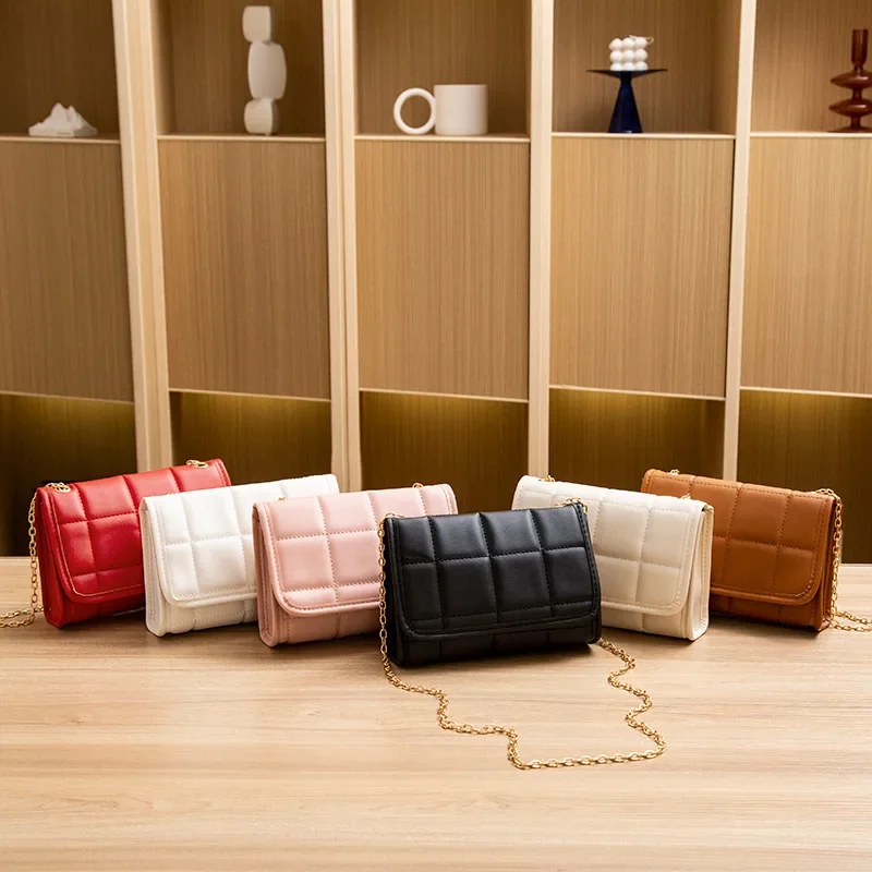 Маленькая квадратная сумка с вышивкой новая модная универсальная однотонная