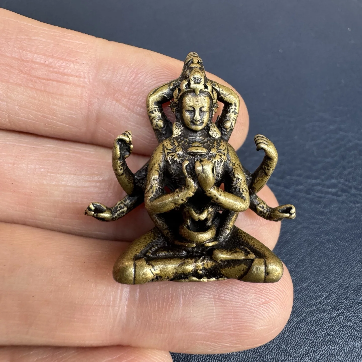 

Медная статуя Куань Инь