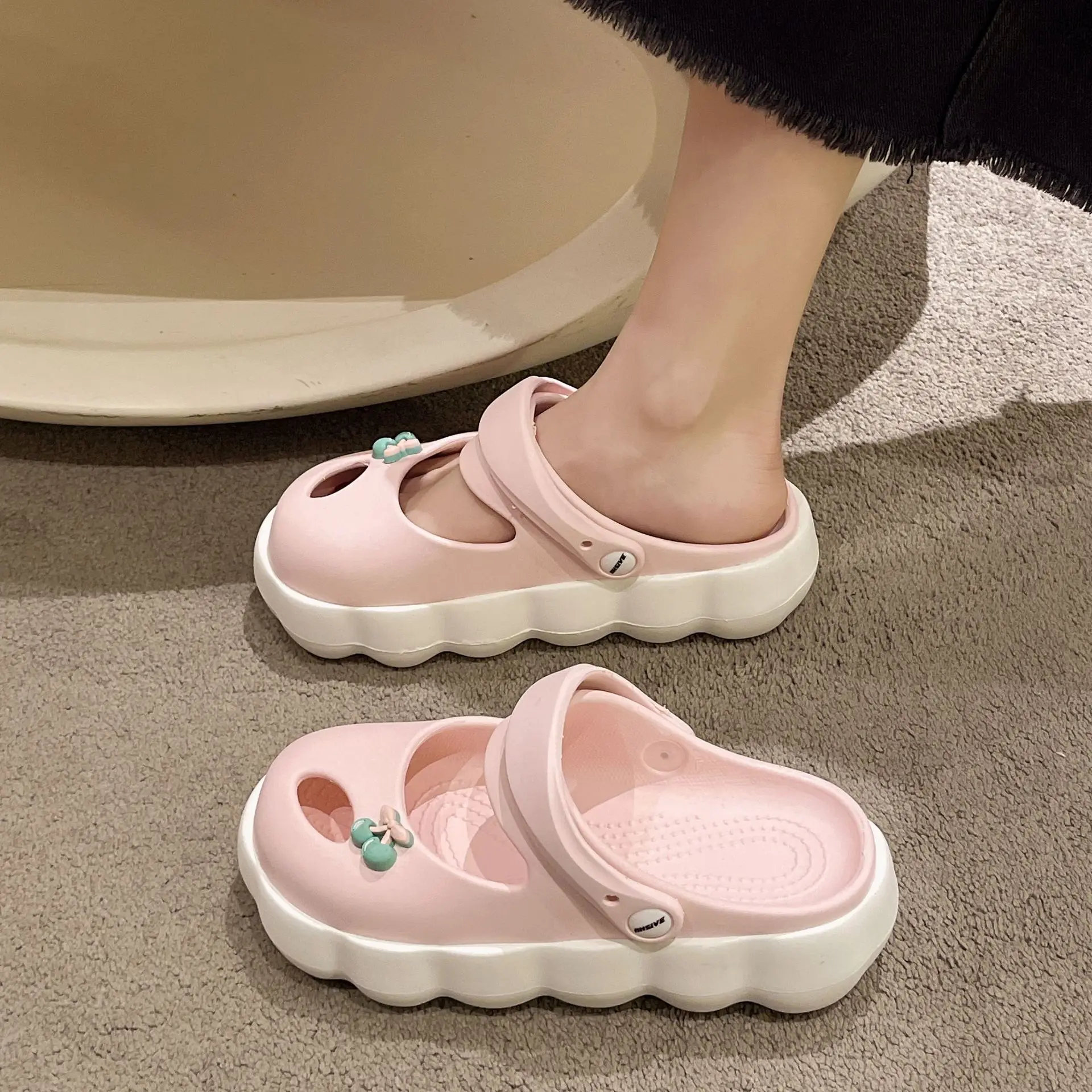 New Summer Outwear 2023 Two Color Thick Sole Feet Treading Feel Anti Slip Soft Sole Hole Shoes Cute and Sweet Home Slippers