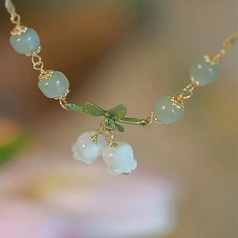 

Fashion White Floral Leaf Bracelet Trendy Lily Valley Charm Green Nature Stone Beaded Bracelet for Women Female Wedding Jewelry