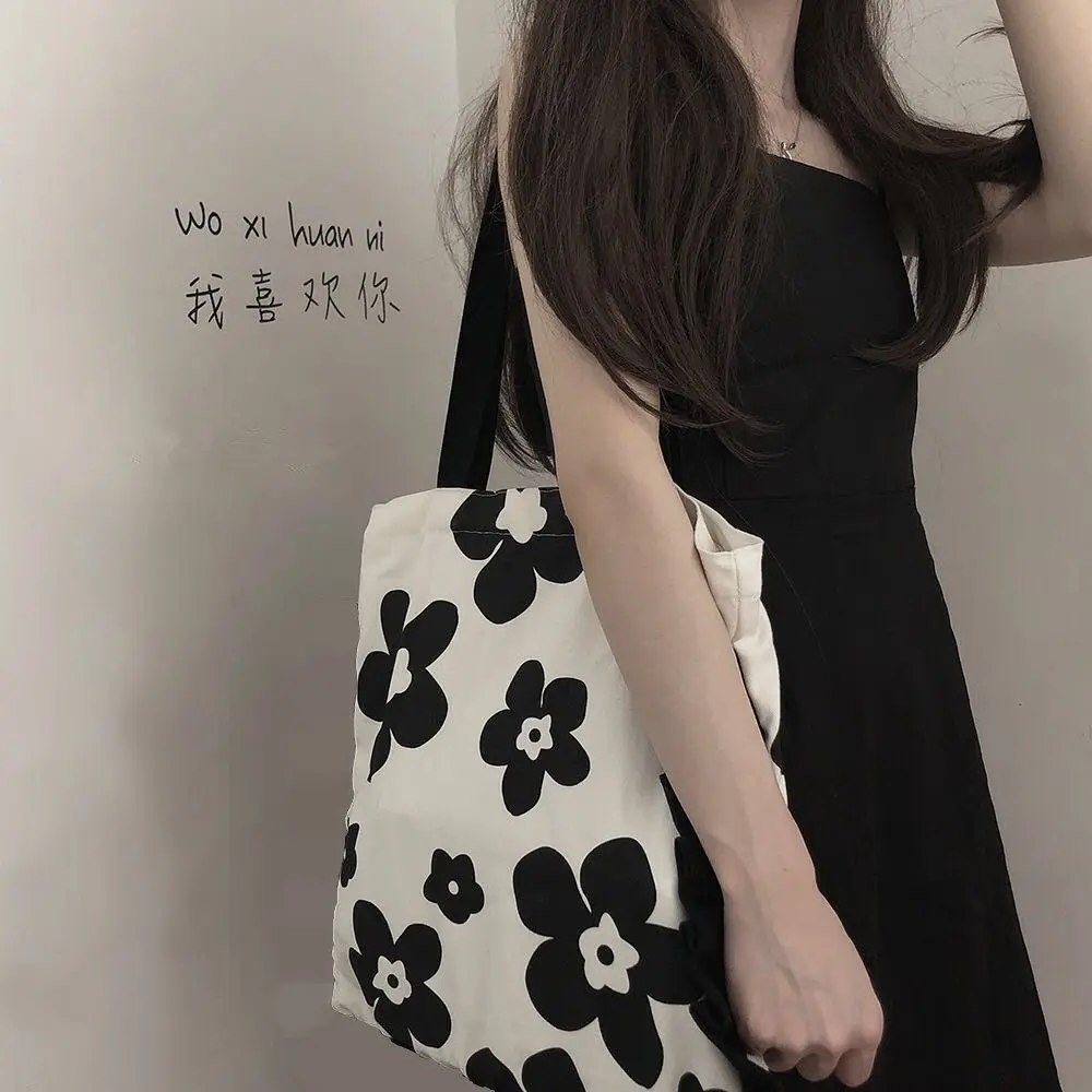 INS Canvas Bag Black and White Hyunya Flower Female Student Fashion Versatile Shoulder Bag Large Capacity Shopping Bag