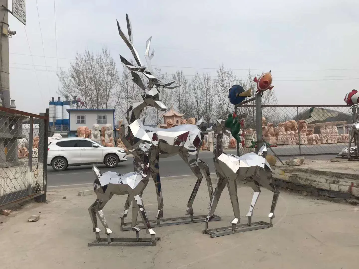 Необычный олень sika из нержавеющей