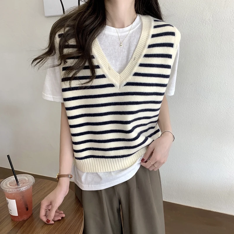 

2021 Fashion Stripe Sweater Vest Women Oversized Striped Knitted Vest Sweaters Vintage V Neck Sleeveless Female Waistcoat Tops