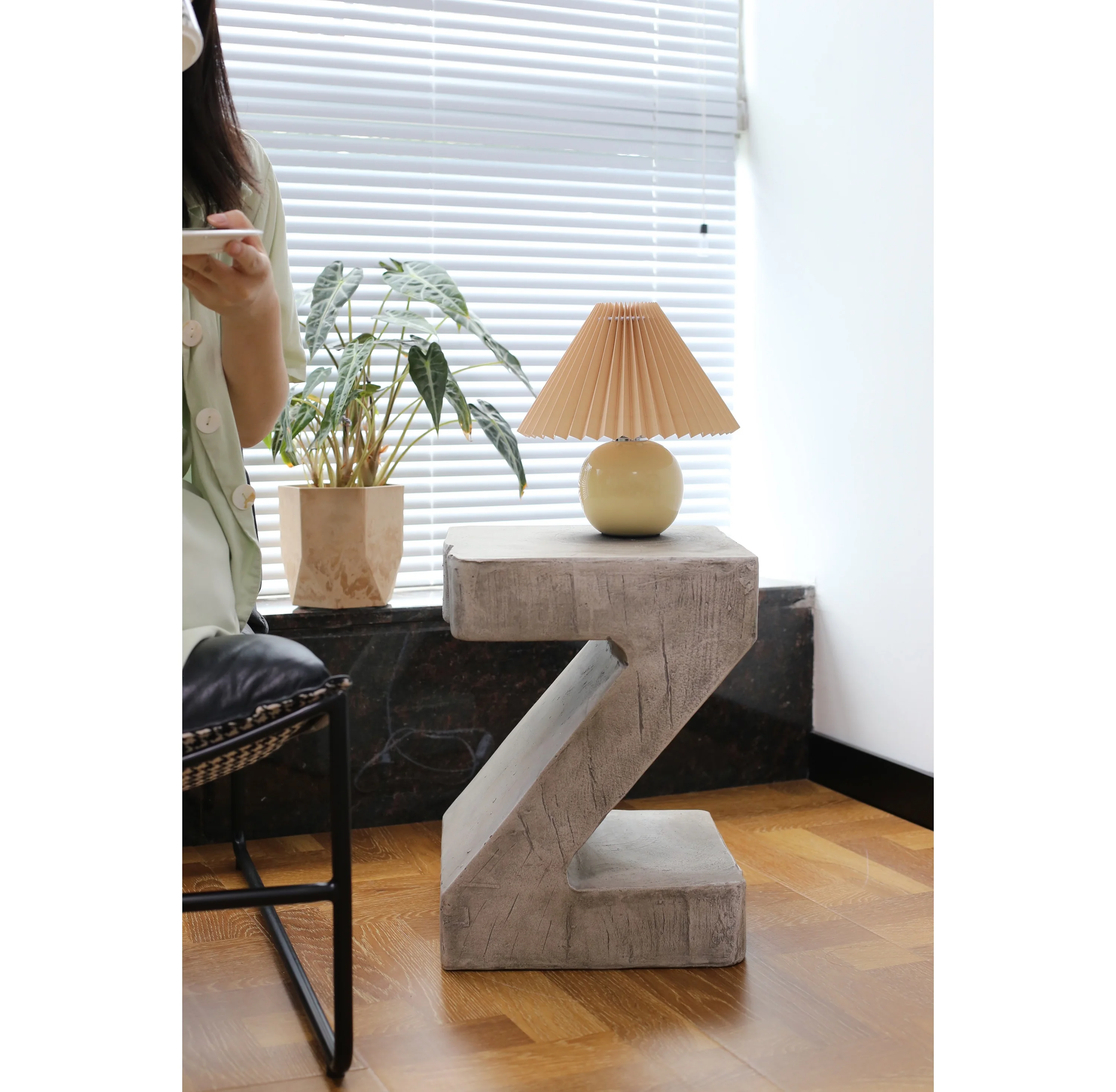 

Retro Cafe Side Table Industrial Style Coffee Table Living Room Coffee Tables Extremely Simple Art Corner Table 사이드테이블