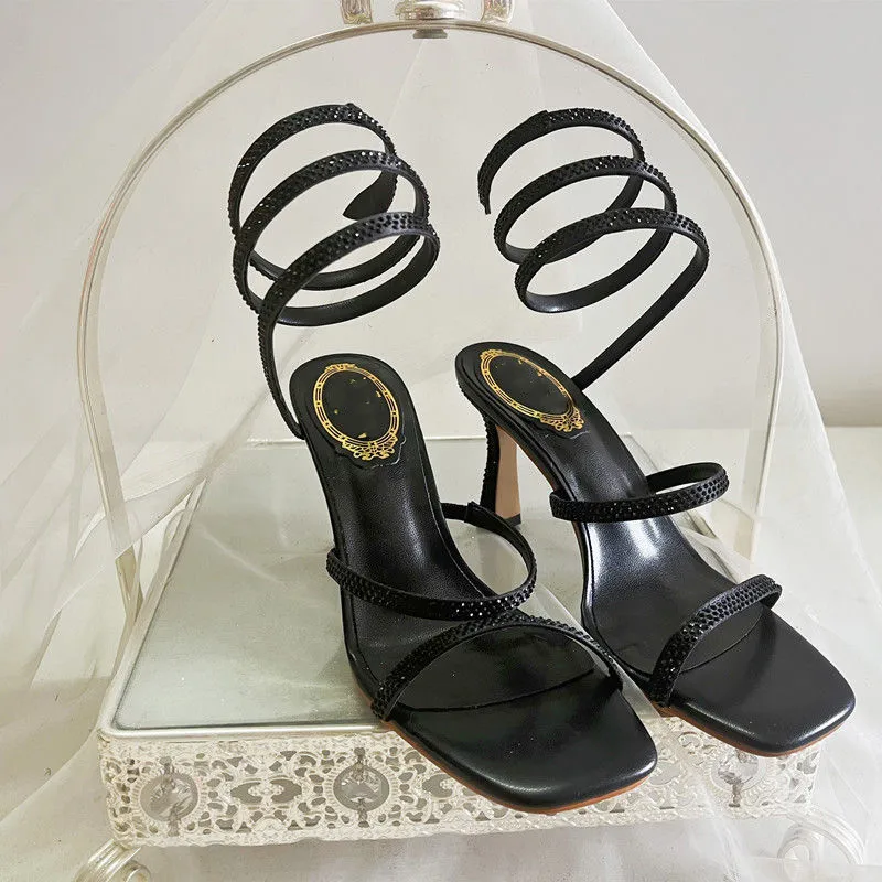 

Новые женские сандалии на тонком каблуке