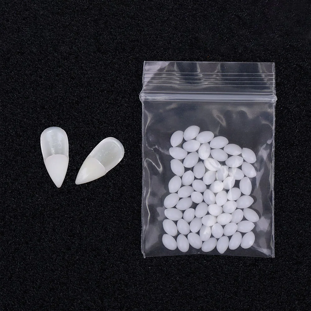 

Клыки вампира для Хэллоуина