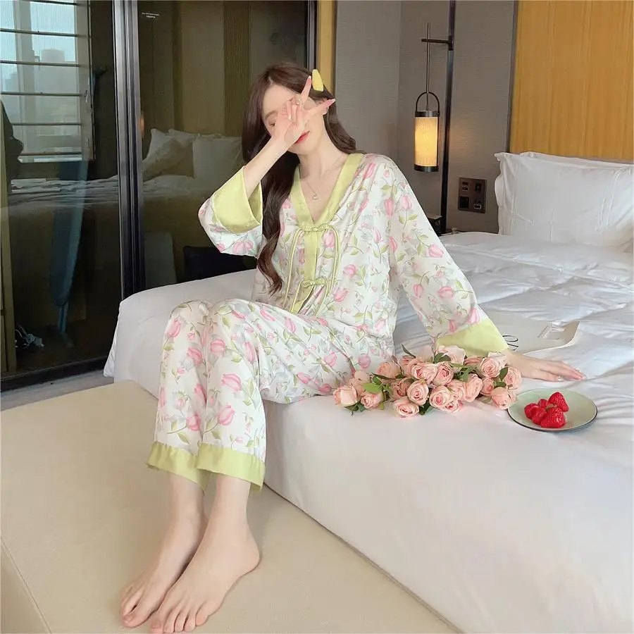 Женская пижама с длинным рукавом и шортами