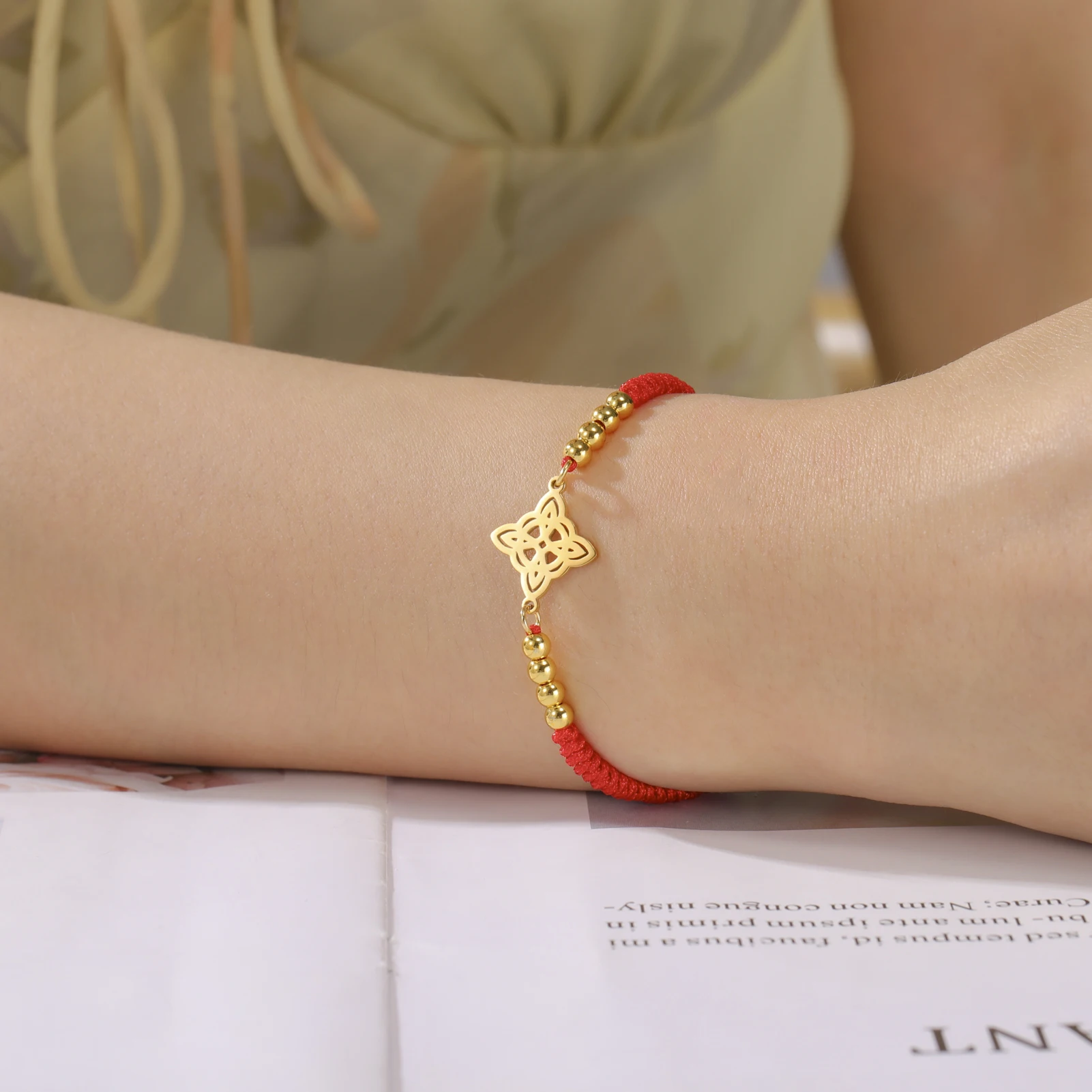 Irish Celtic Knot Witch Charme Bracelet Mulheres Cor do Ouro Aço Inoxidável Pingente Corda Cadeia Pulseira Amuleto Jóias