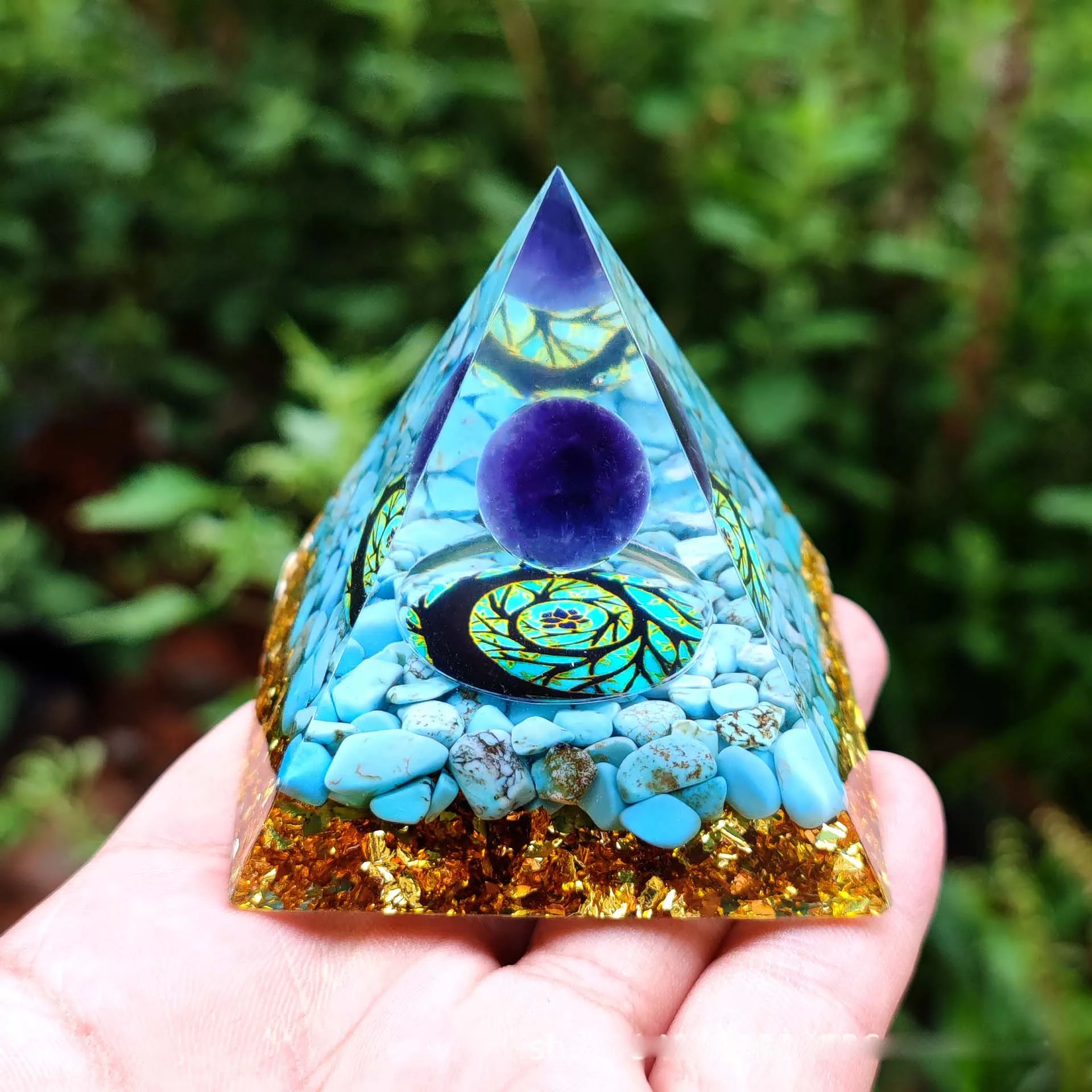 Natural Crystal Energy Generator Pyramid Amethyst Reiki Healing Stone Chakra Resin Pyramid Meditation Tool Room/Car Decor Crafts