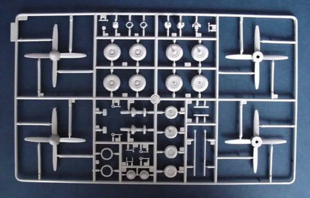 Trumpeter 01609 Комплект модели Tupolev Tu-142MR Bear-J 1/72
