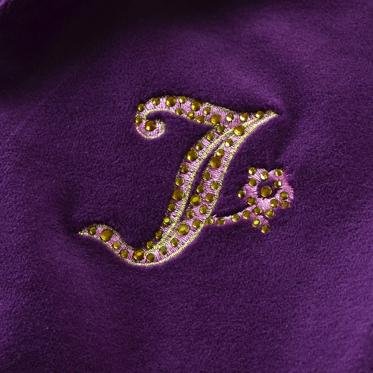 Рисунок 6 - Женский спортивный костюм