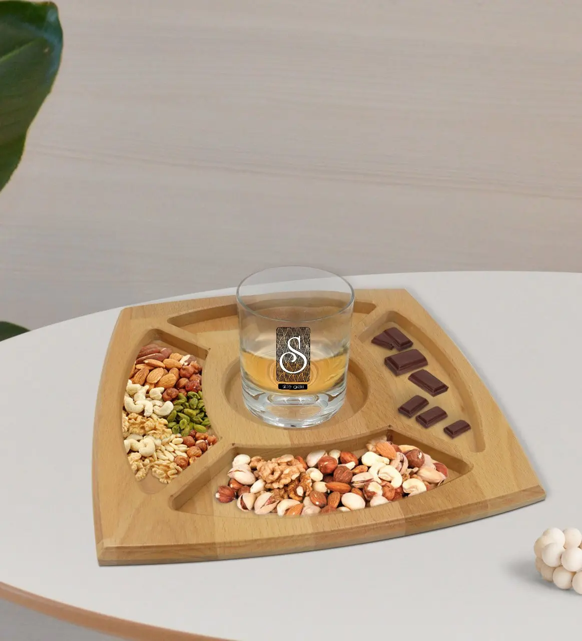 

Персонализированная столовая чашка для виски из натуральной массива дерева с 4 отделениями для презентаций