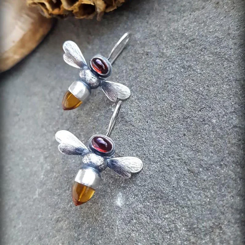 

Delicate Honey Bee Drop Earrings For Women Girl Chic Jewelry Flying Animal Cute Dangle Earrings Party Accessories