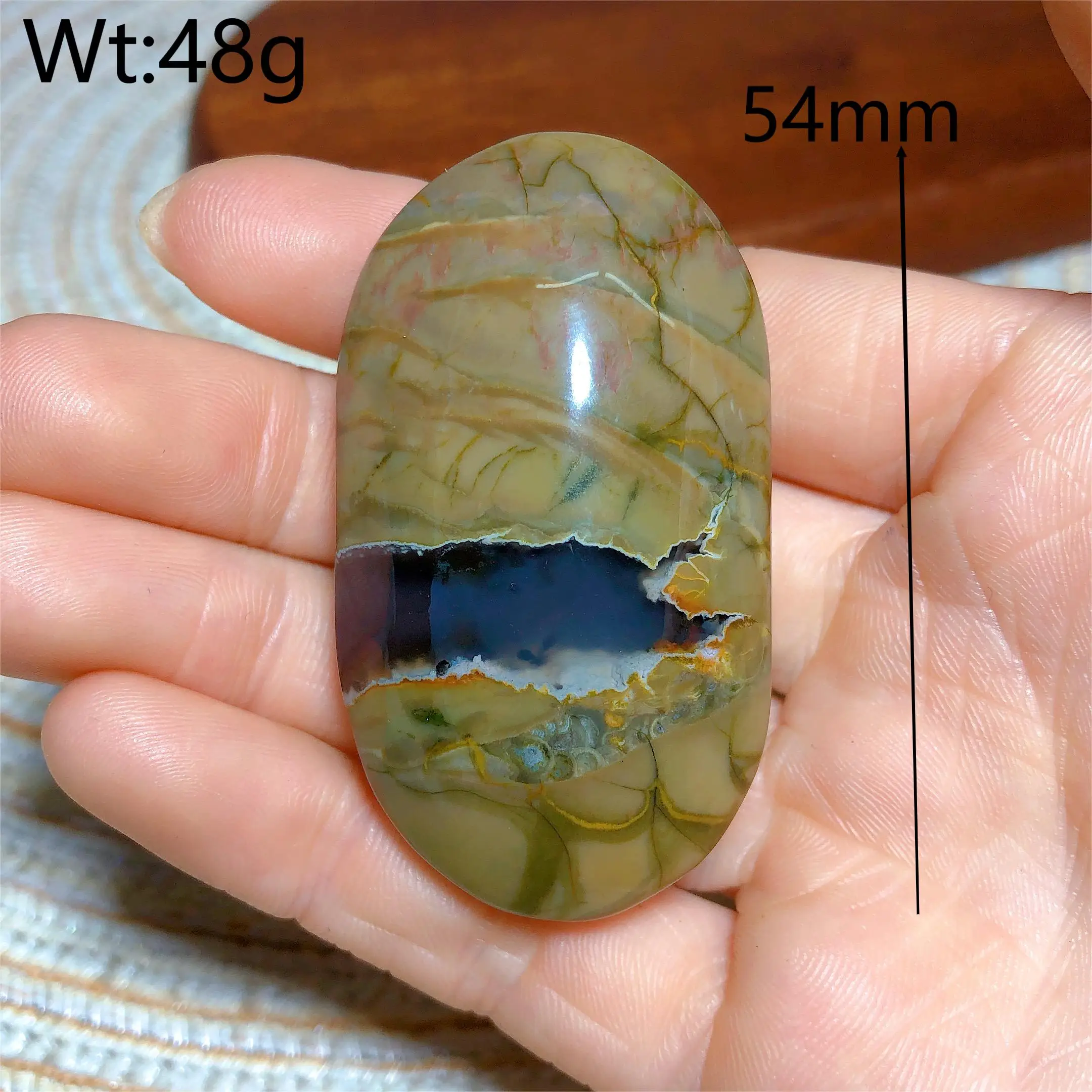 Флуоресцентные кристаллы вулканического агата