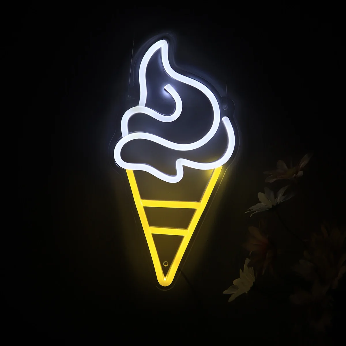 Рисунок 5 - настенная неоновая вывеска для мороженого