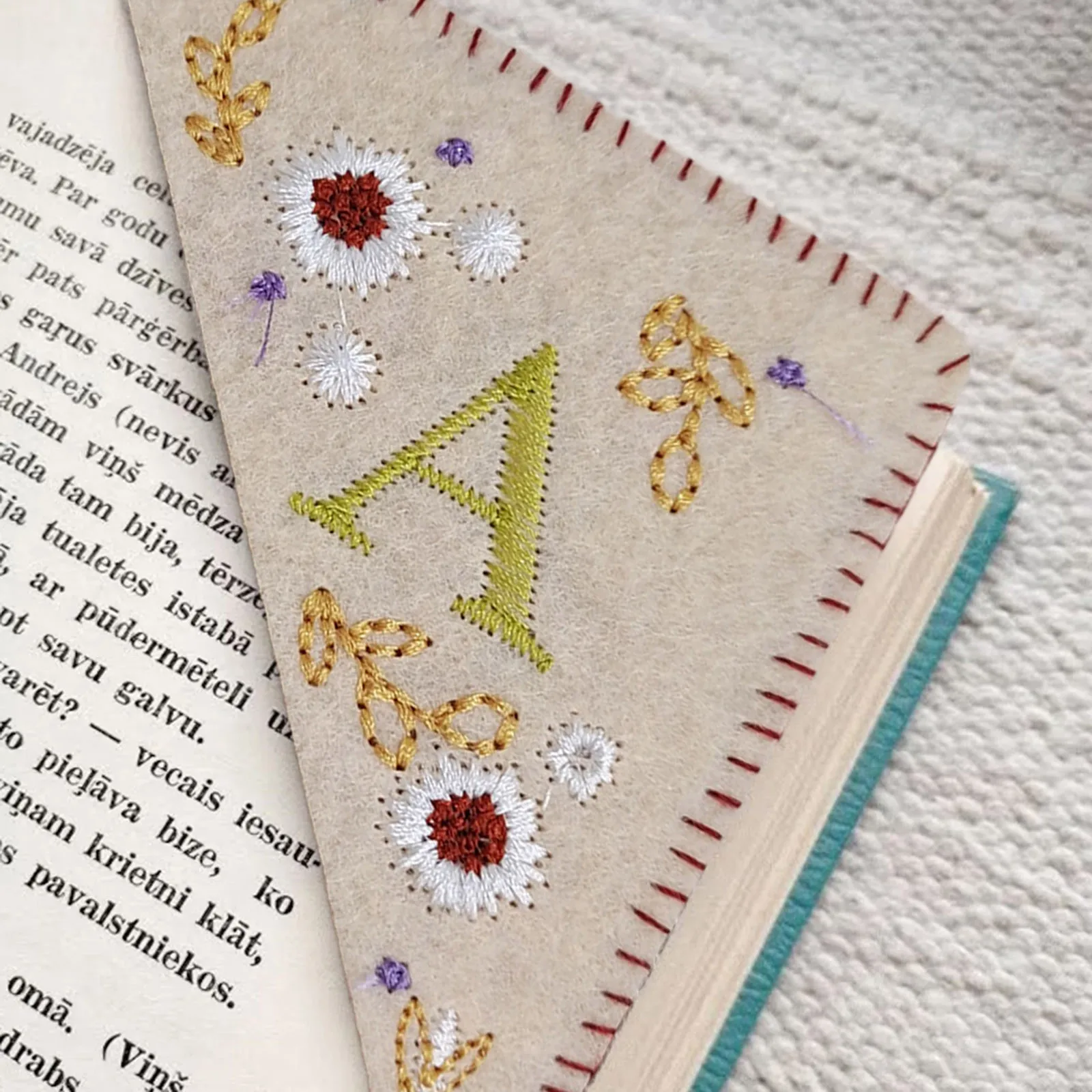 

26 Letters Elegant Personalized Hand Embroidered Corner Bookmark Four Seasons Fun Bookmark Decoration Handmade Custom Letter