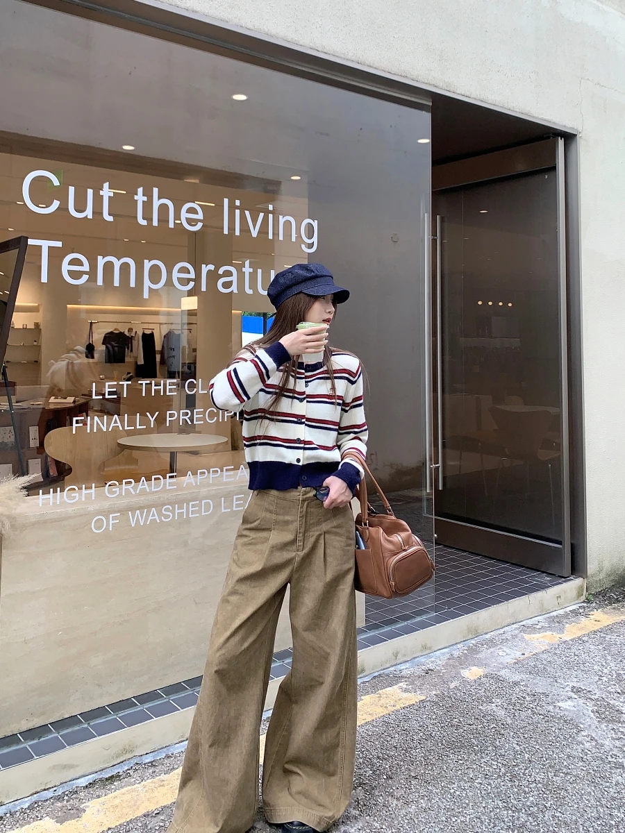 Вязаный кардиган контрастного цвета с круглым вырезом в полоску женский осенний