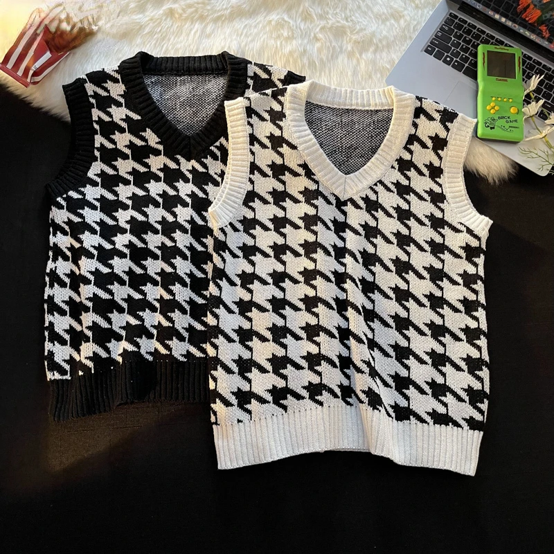 

Men's sweater vest retro V-neck loose college wild sleeveless sweater couple fashion knitted top new