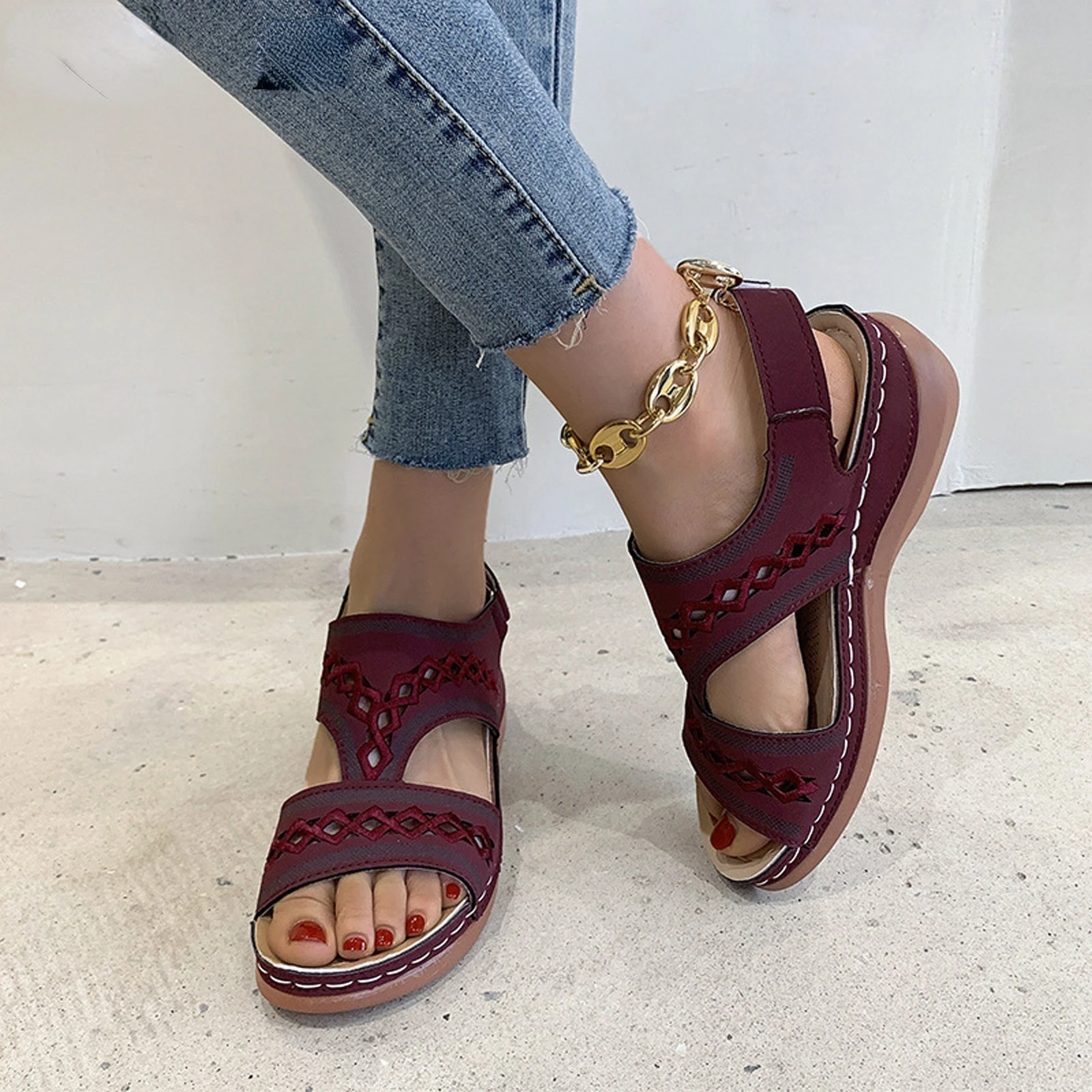 

Женские босоножки на танкетке, повседневные босоножки большого размера с открытым носком и вышивкой, освежающие сандалии на танкетке, лето ...