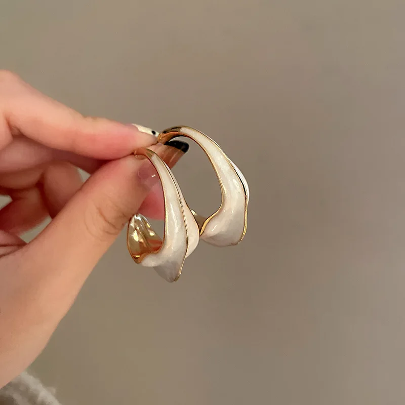 

New Fashion Unique Design Elegant Exquisite Retro C-Shape Silver Color Pin Earrings Female Jewelry Party Premium Gift Wholesale
