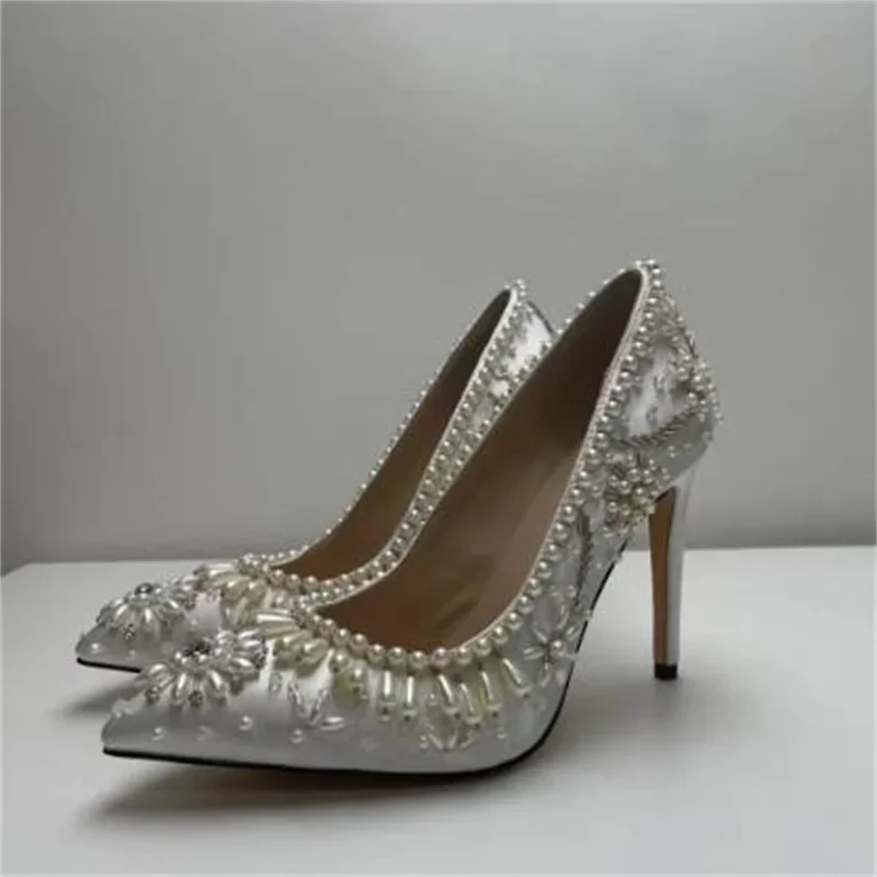 Женские туфли-лодочки на высоком каблуке с острым носком