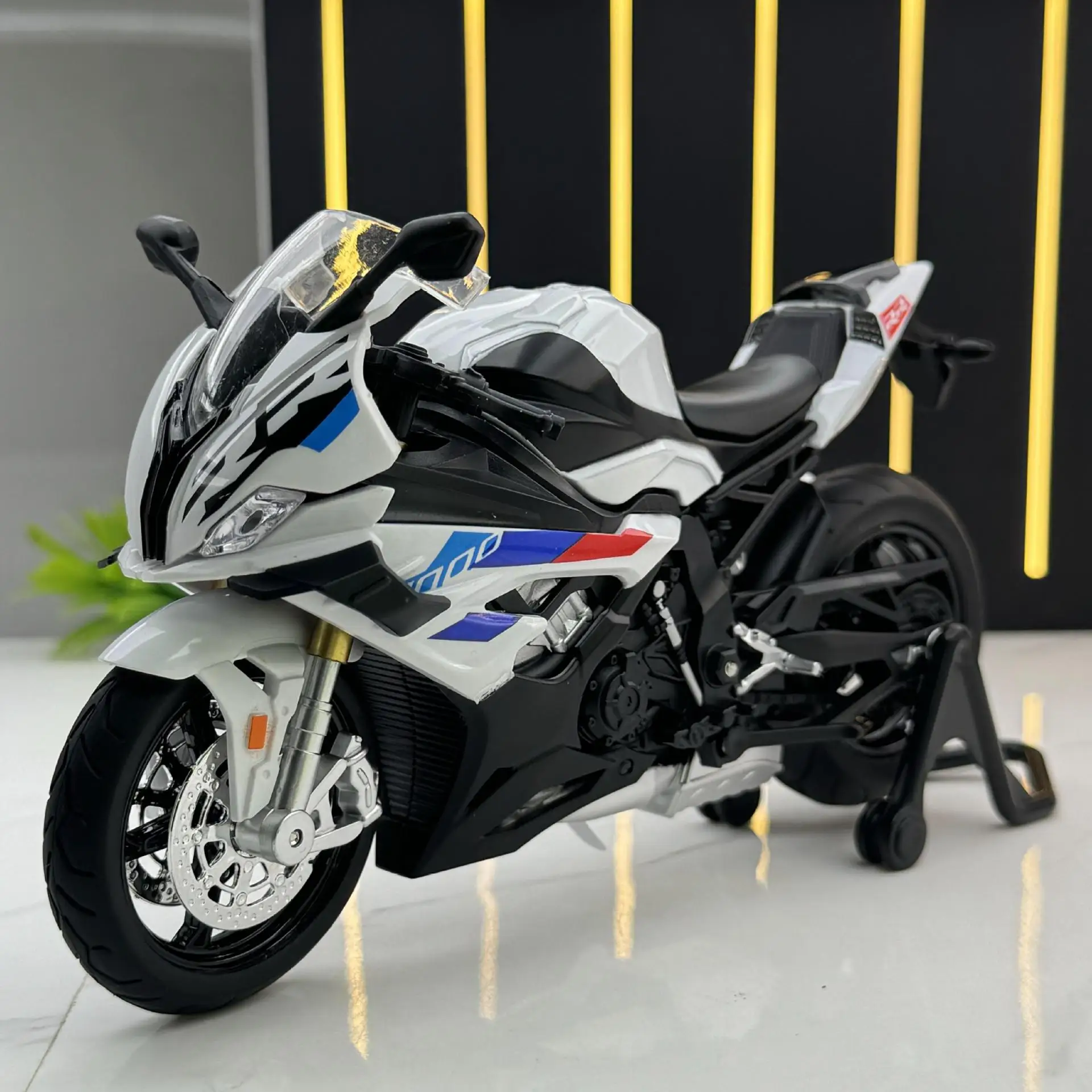 Фото Модель мотоцикла Huayi Alloy 1:12 RRS1000 со звуком и светом, скользящая игрушечная машинка, музыкальная модель-украшение №1