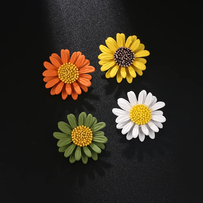 

Women Flower Elegant Pin Brooch Corsage Enamel Dripping Oil Daisy Brooch Flower Shawl Buckle Fashion Dress Bags Hats Accessories